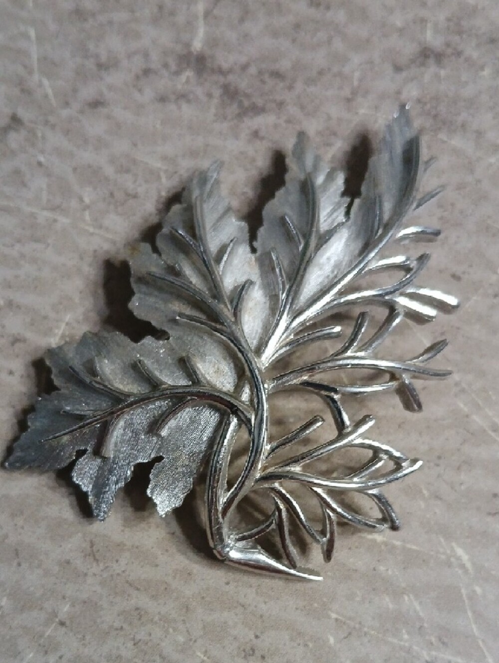 TRIFARI Silver Leaf Brooch - Picture 3 of 5